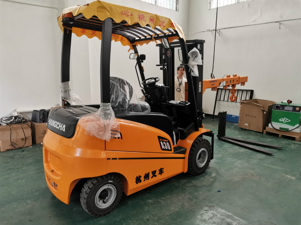 【叉車保養(yǎng)小知識】叉車電池怎樣加水才正確？